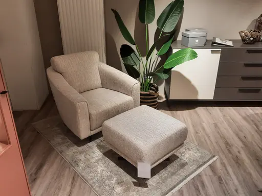 Einzelsessel mit Hocker MR2490